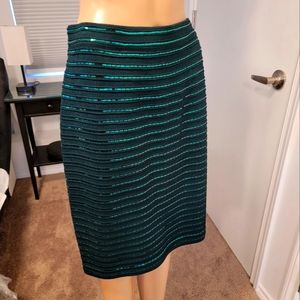 St. John size 8 green sequined evening skirt